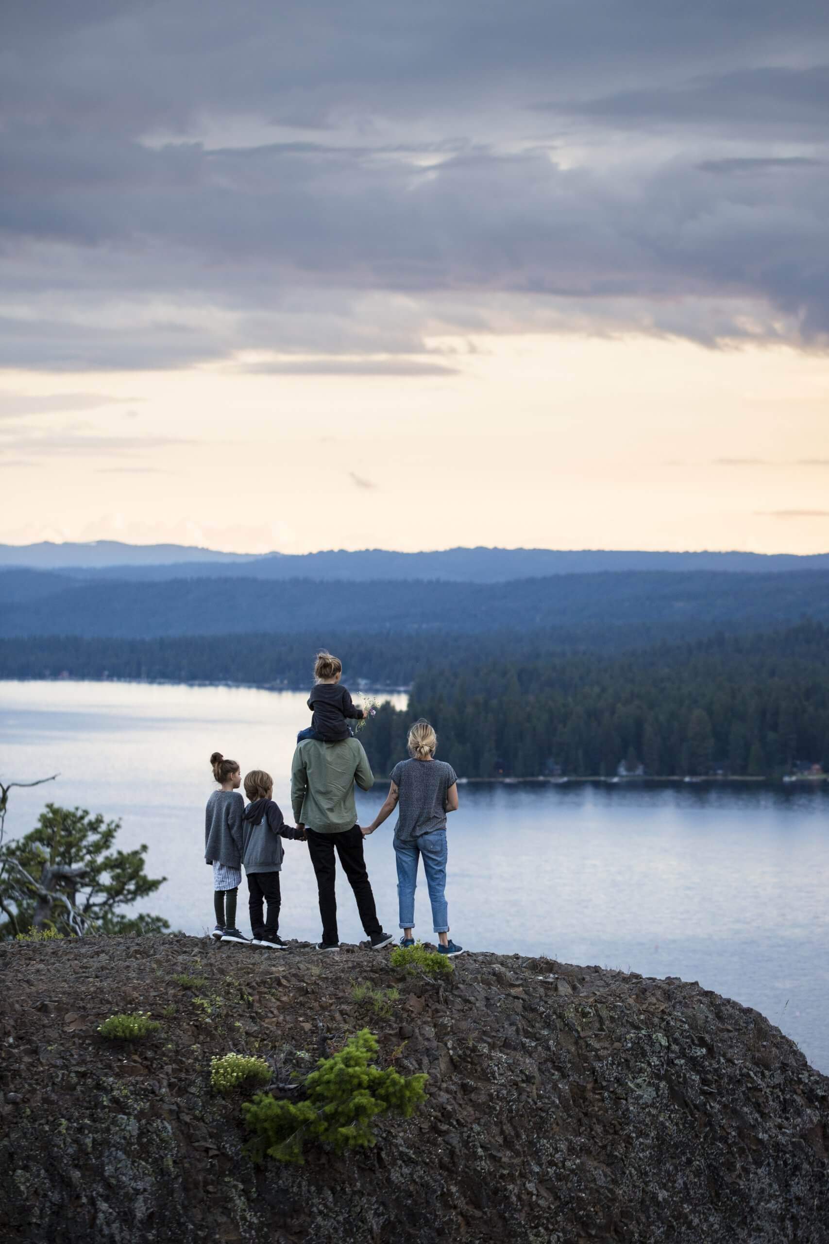 A family admiring the view of Payette Lake from Osprey Point in Ponderosa State Park.