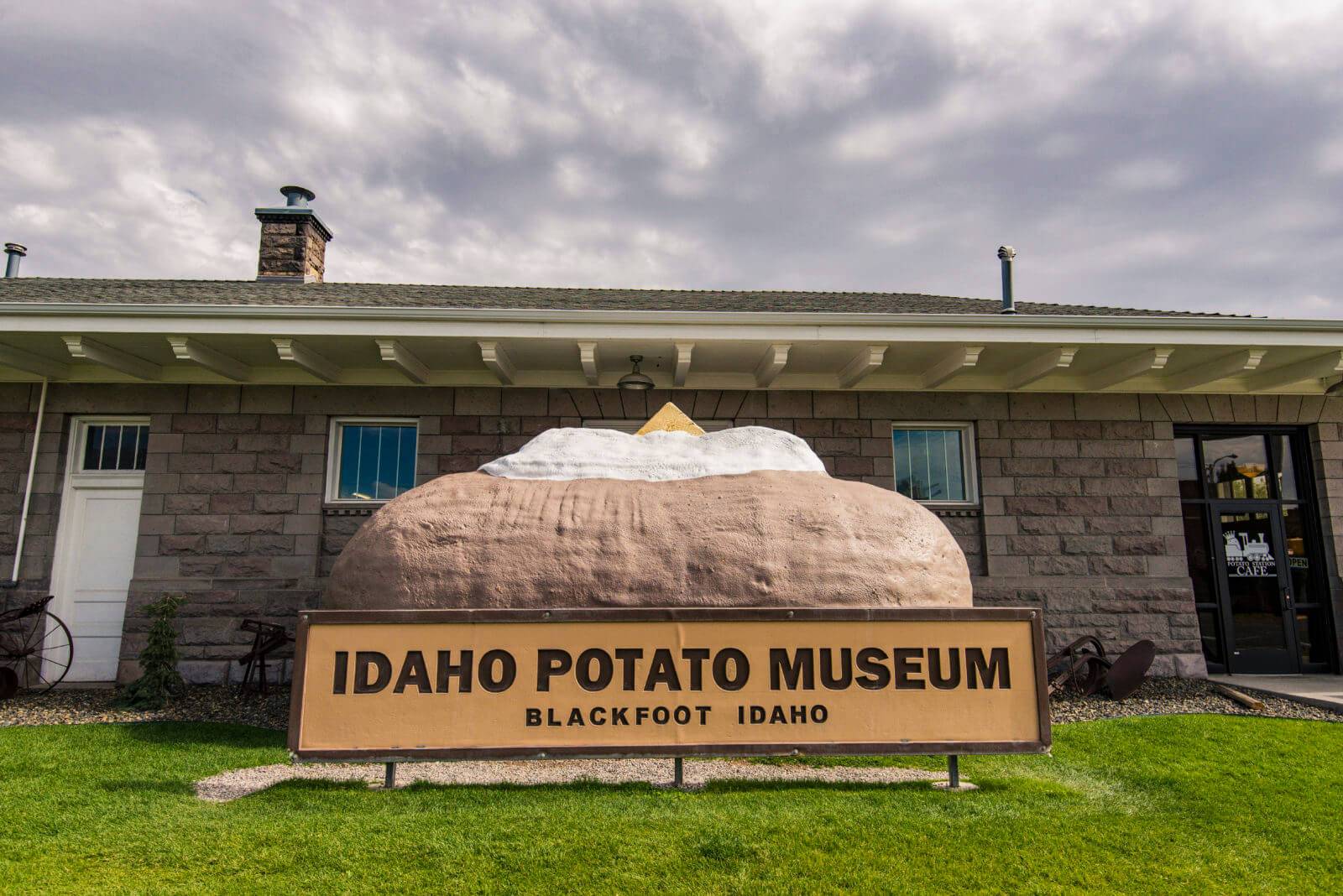 A giant potato outside the Idaho Potato Museum.